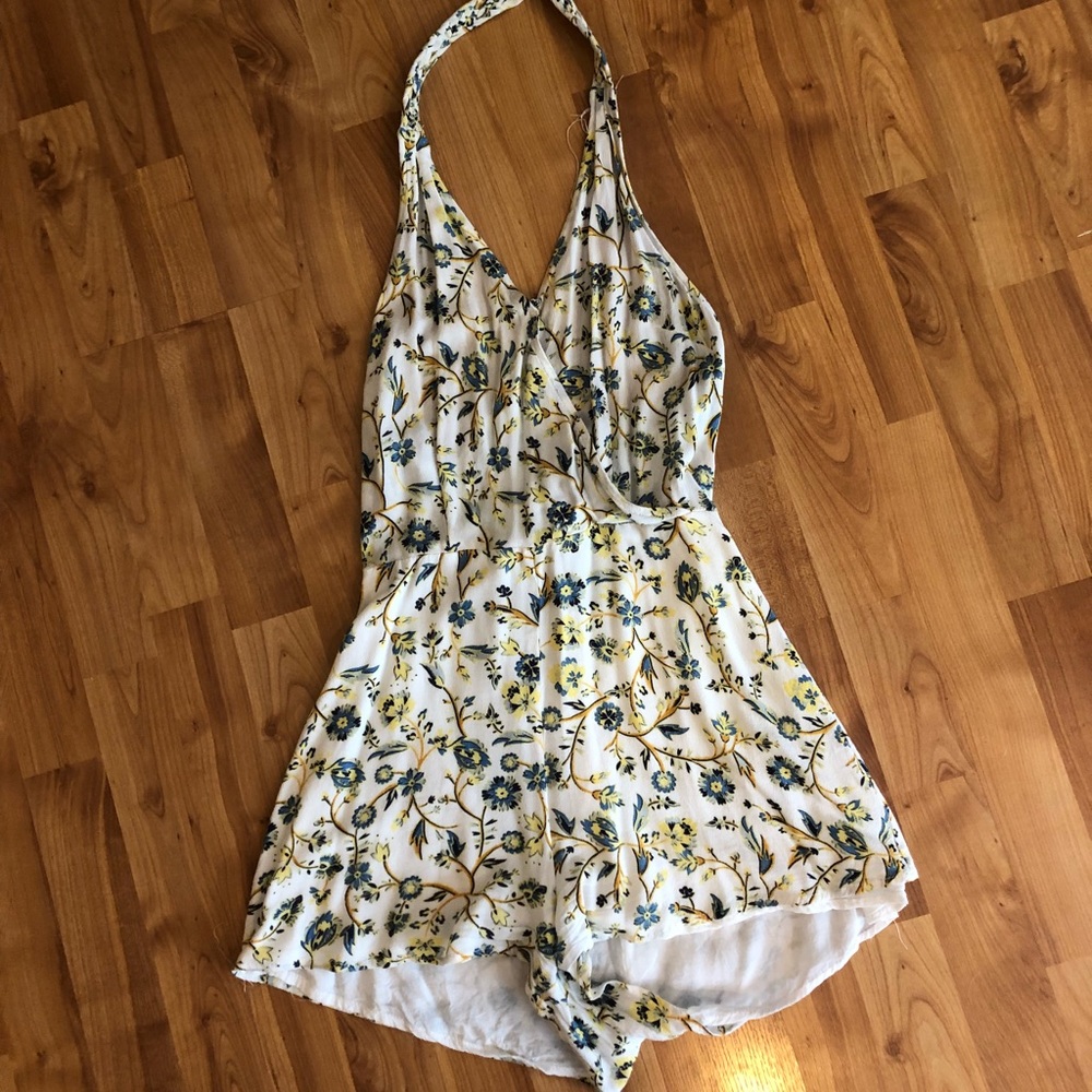 🌼Kendall & Kylie Halter Romper 🌼